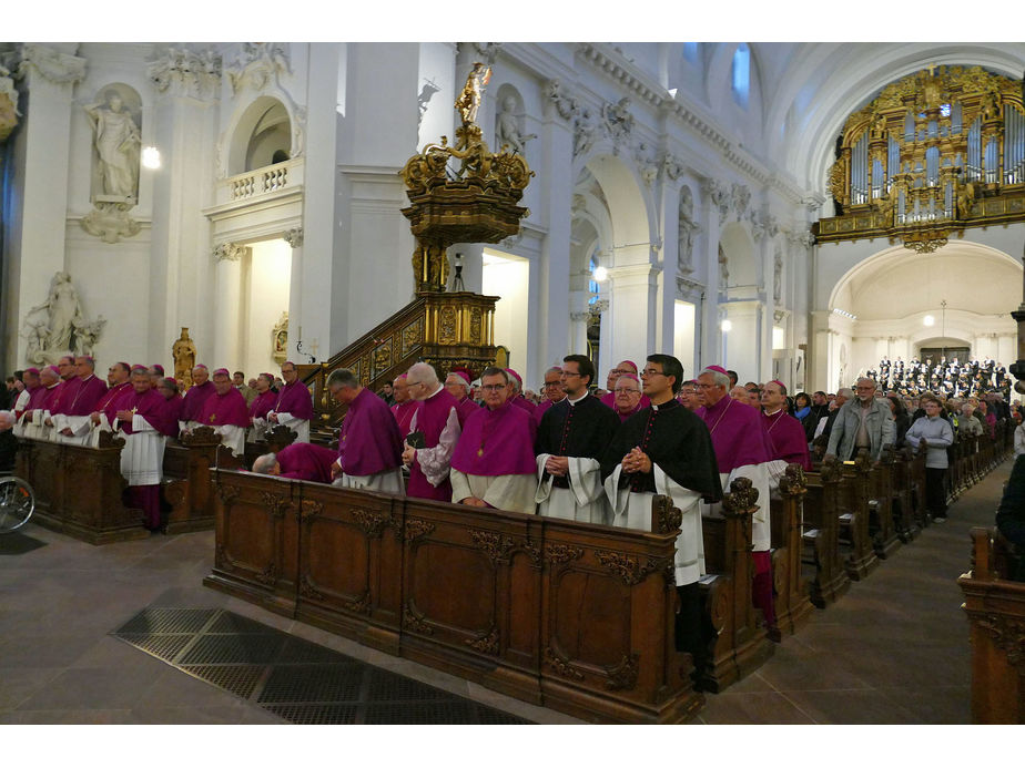 Abschlussvesper der Bischofskonferenz mit Austeilung des Bonifatiussegens (Foto: Karl-Franz Thiede)